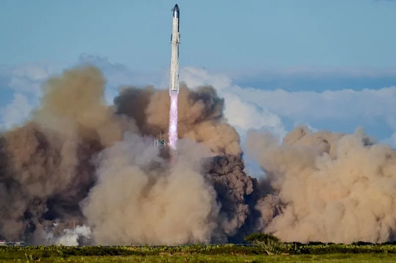 Além das Manchetes: O Que o 11º Lançamento da Starship da SpaceX Ensina Sobre Inovação e Resiliência